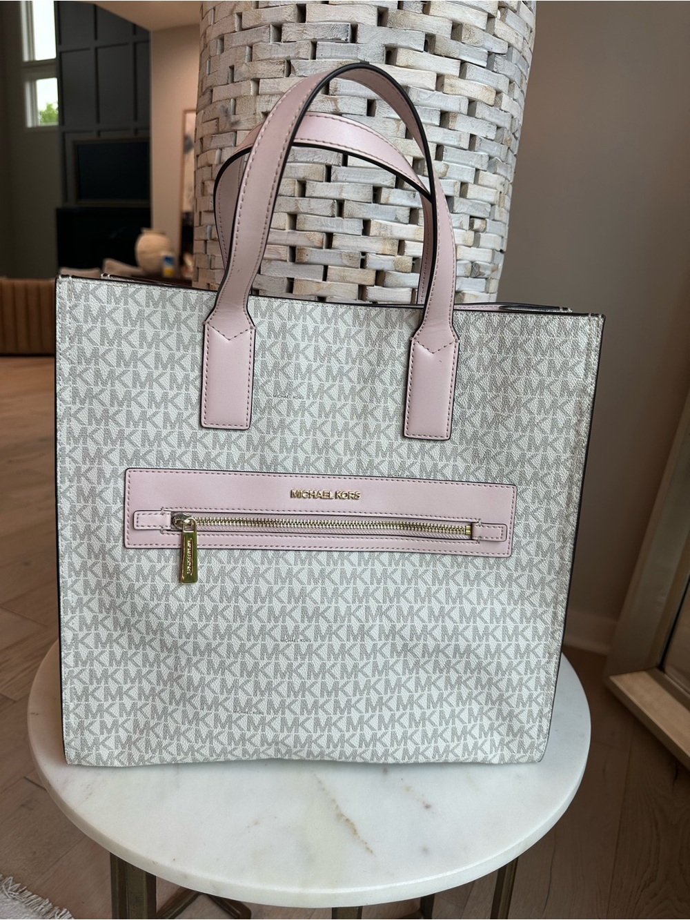 Michael Kors Pale Pink and White Logo Tote - Picture 2 of 8